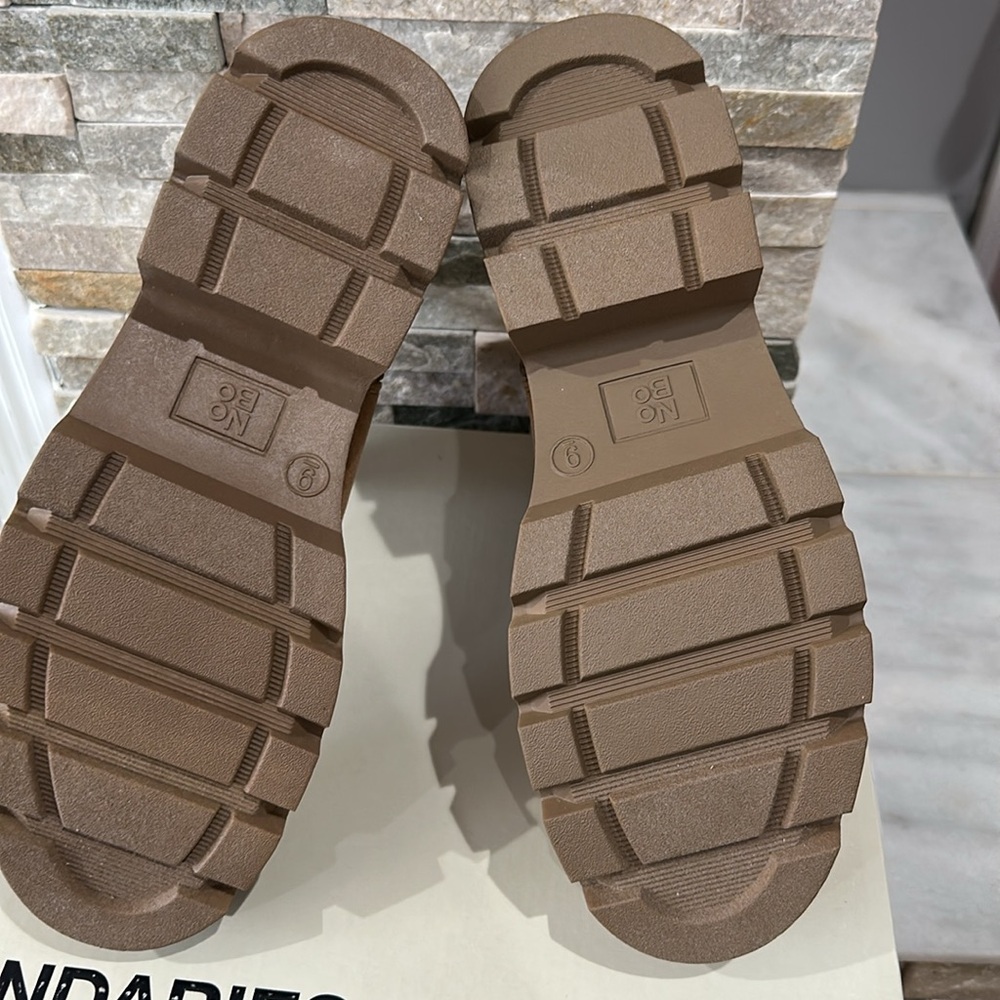 No Boundaries Women's Cozy Lug Sole Ankle Boots Size 9 - Picture 11 of 11